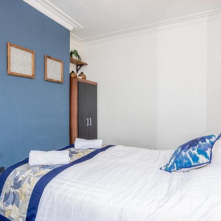 Coronation House By Yourstays - 3 Bedroom House In Newcastle-Under-Lyme Stoke-on-Trent المظهر الخارجي الصورة