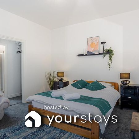 Coronation House By Yourstays - 3 Bedroom House In Newcastle-Under-Lyme Stoke-on-Trent المظهر الخارجي الصورة