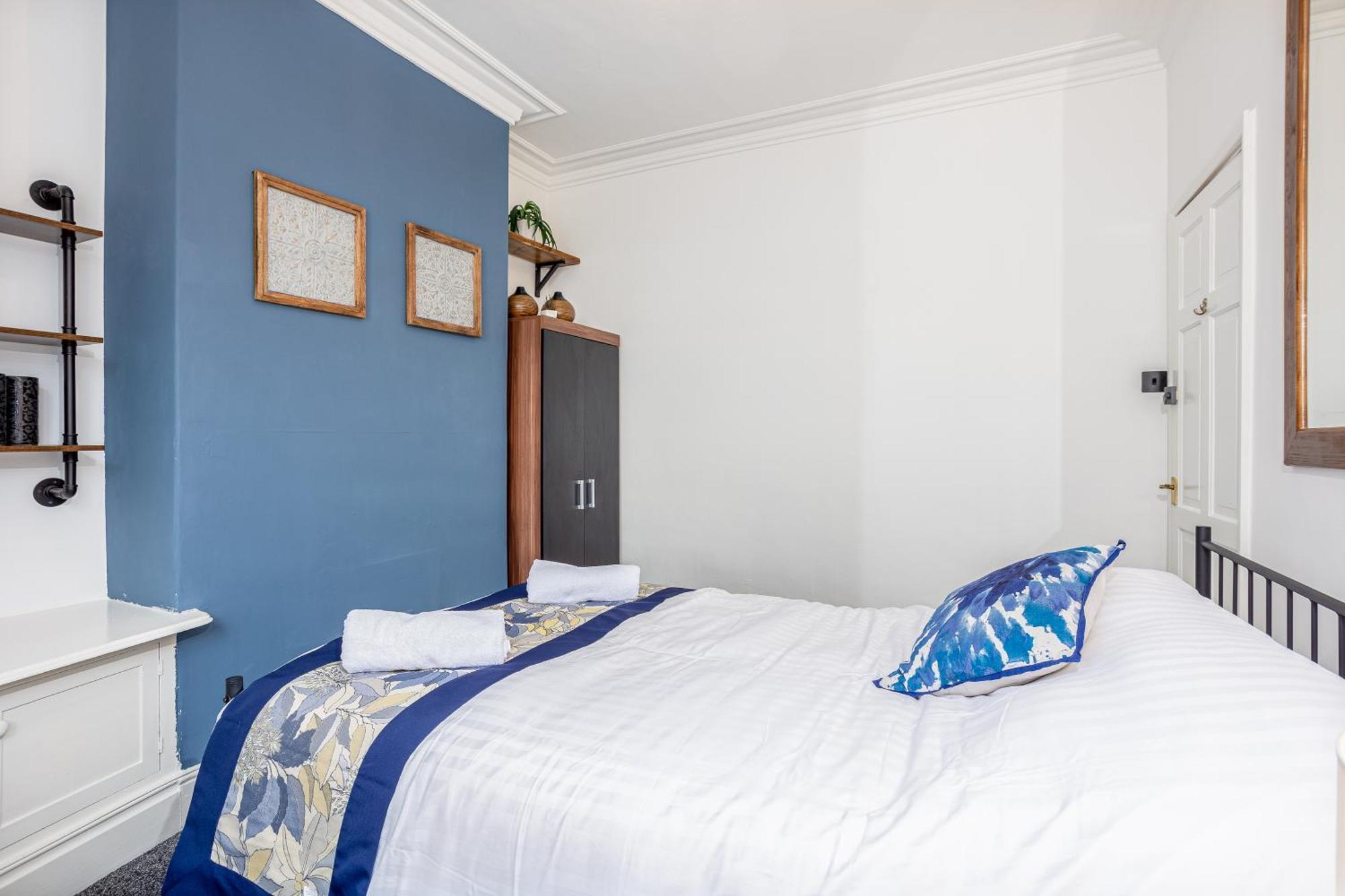 Coronation House By Yourstays - 3 Bedroom House In Newcastle-Under-Lyme Stoke-on-Trent المظهر الخارجي الصورة
