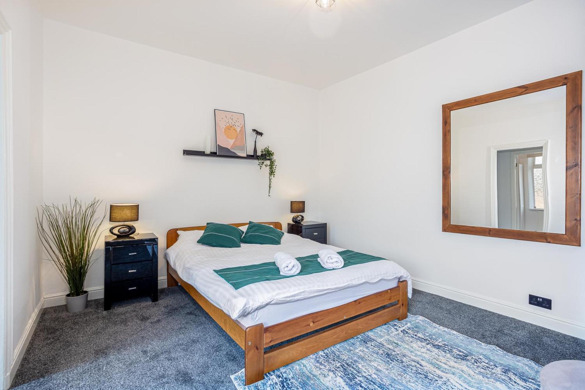 Coronation House By Yourstays - 3 Bedroom House In Newcastle-Under-Lyme Stoke-on-Trent المظهر الخارجي الصورة
