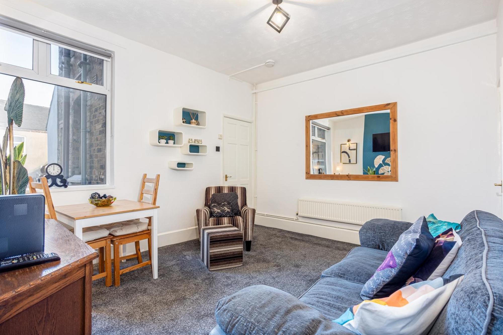 Coronation House By Yourstays - 3 Bedroom House In Newcastle-Under-Lyme Stoke-on-Trent المظهر الخارجي الصورة
