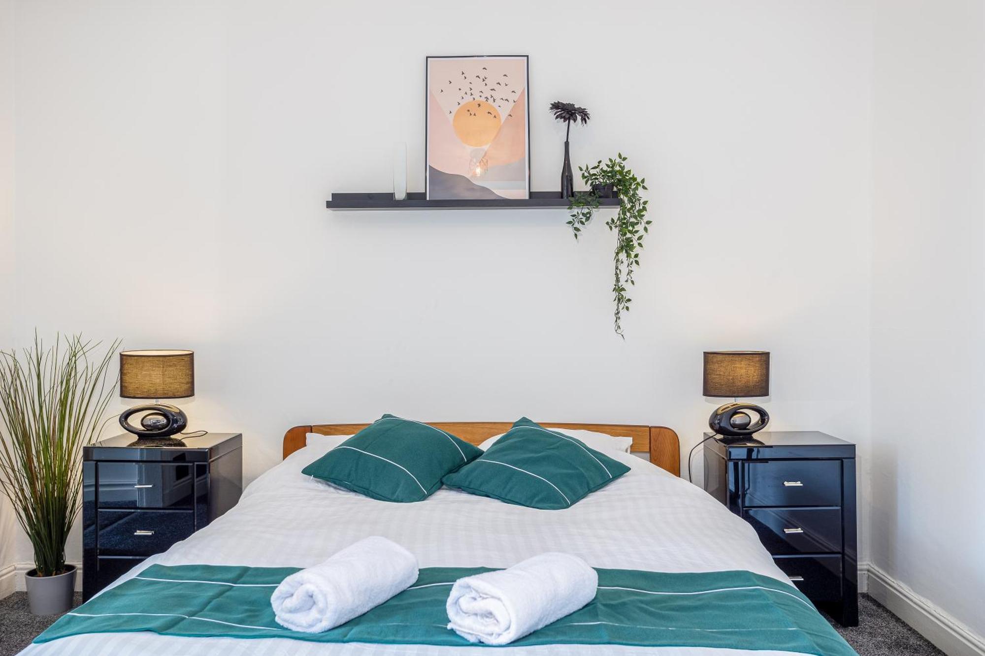 Coronation House By Yourstays - 3 Bedroom House In Newcastle-Under-Lyme Stoke-on-Trent المظهر الخارجي الصورة
