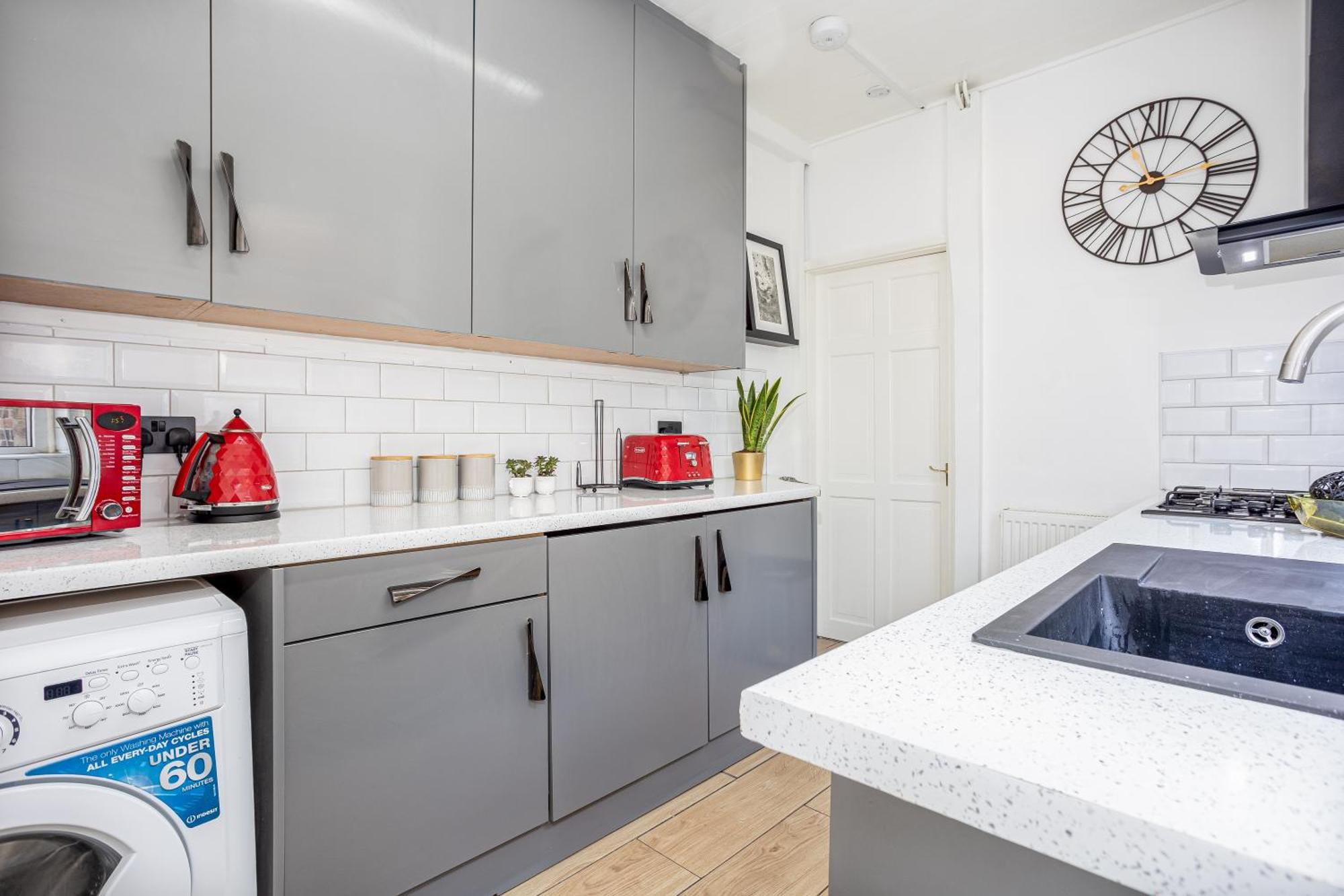 Coronation House By Yourstays - 3 Bedroom House In Newcastle-Under-Lyme Stoke-on-Trent المظهر الخارجي الصورة