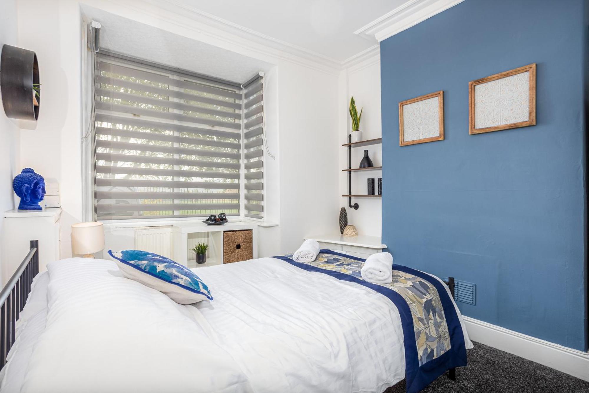 Coronation House By Yourstays - 3 Bedroom House In Newcastle-Under-Lyme Stoke-on-Trent المظهر الخارجي الصورة