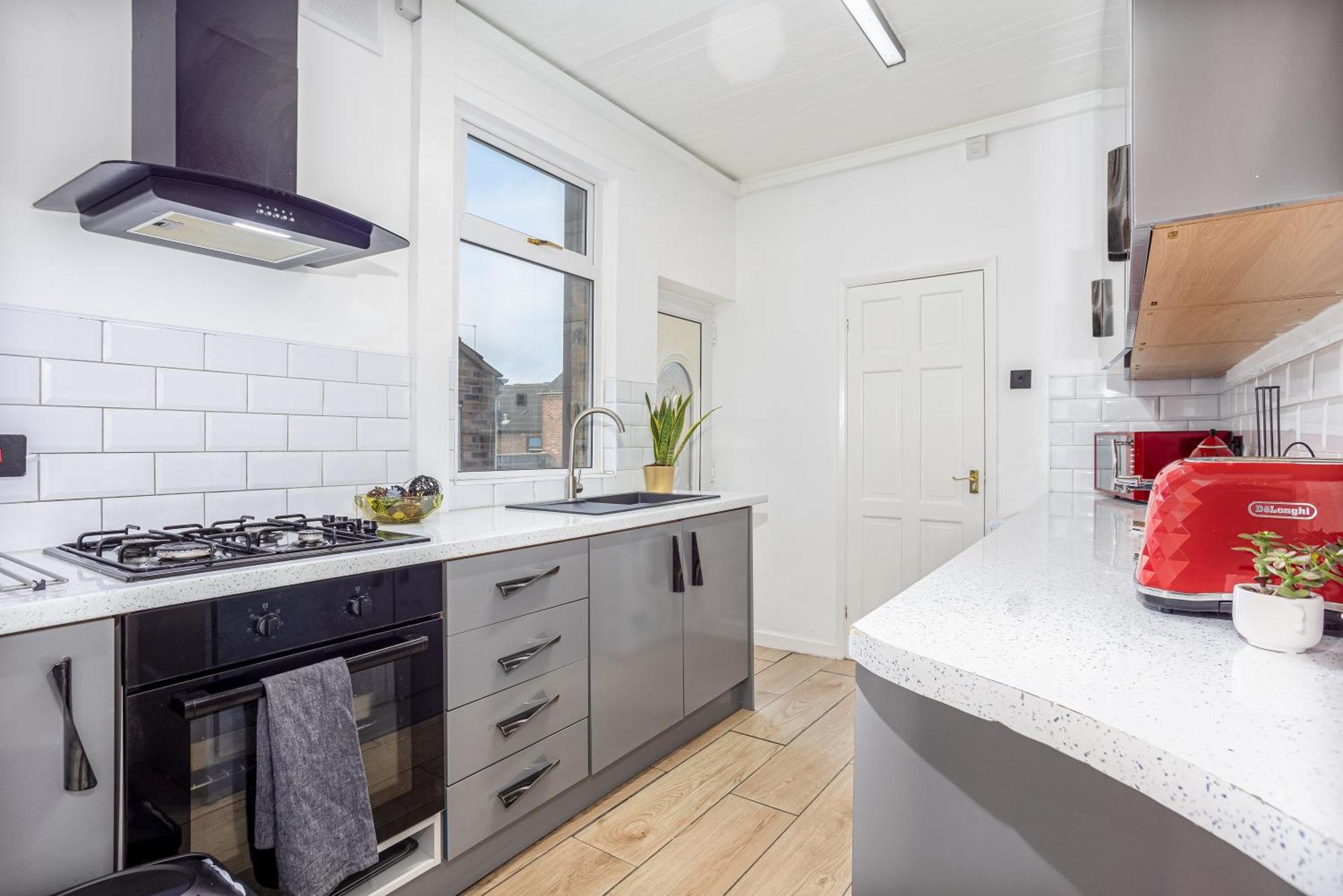 Coronation House By Yourstays - 3 Bedroom House In Newcastle-Under-Lyme Stoke-on-Trent المظهر الخارجي الصورة