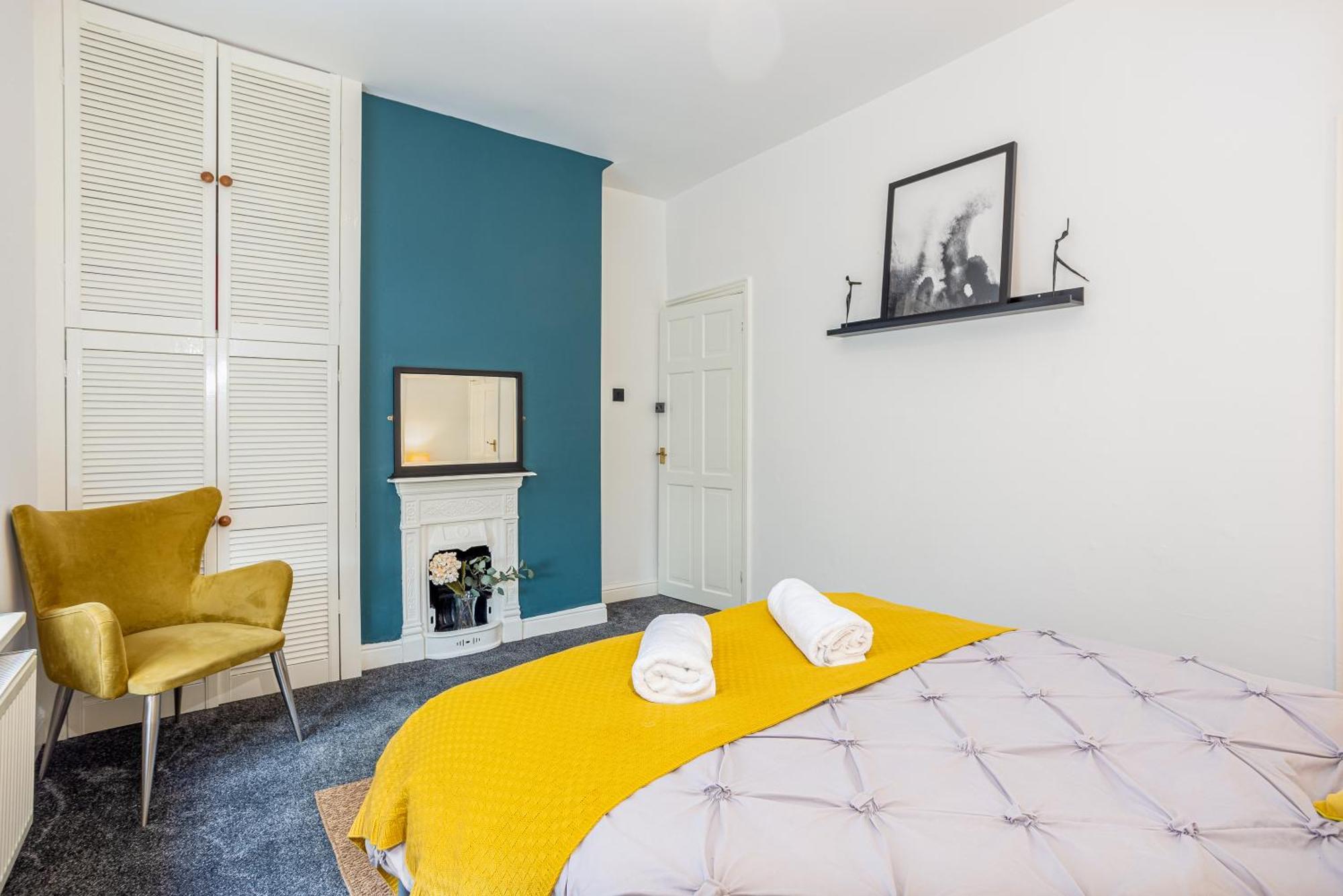 Coronation House By Yourstays - 3 Bedroom House In Newcastle-Under-Lyme Stoke-on-Trent المظهر الخارجي الصورة